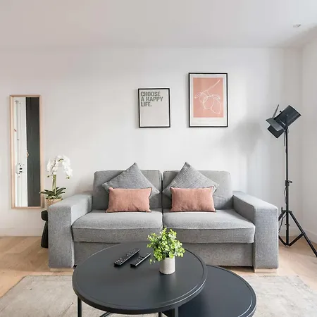 Apartment Republique - - Haystia