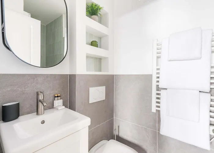 Republique - - Haystia * Παρίσι